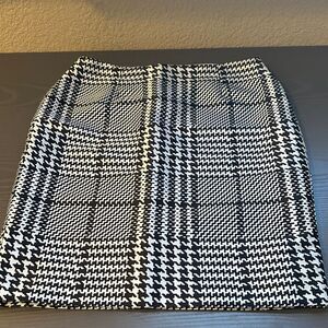 White House Black Market Houndstooth Pencil Skirt Size 4P